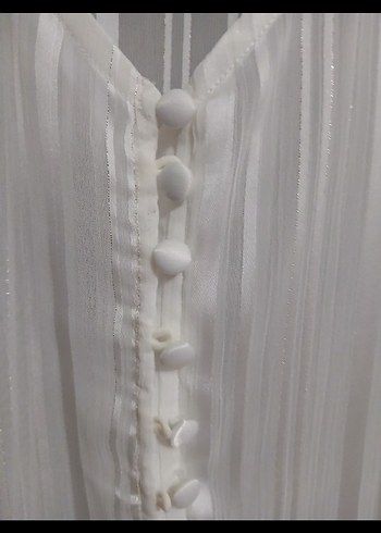 Düğmeli V Yakalı Beyaz  abiye bluz - Görsel 3