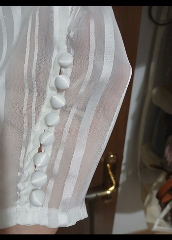 Düğmeli V Yakalı Beyaz  abiye bluz - Görsel 4