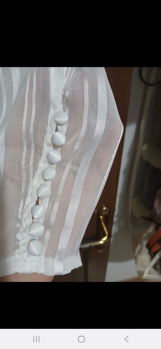 Düğmeli V Yakalı Beyaz  abiye bluz - Görsel 4