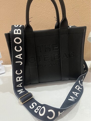  Beden siyah Renk Marc jacobs çanta