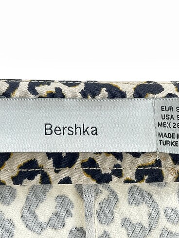 s Beden çeşitli Renk Bershka Mini Şort %70 İndirimli.