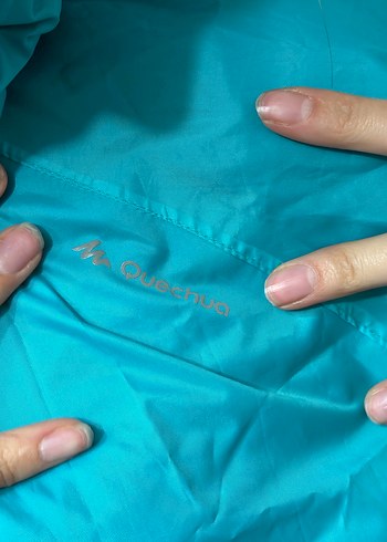 Turkuaz Kapüşonlu Uzun Kollu Kadın Yağmurluk DECATHLON - Görsel 4