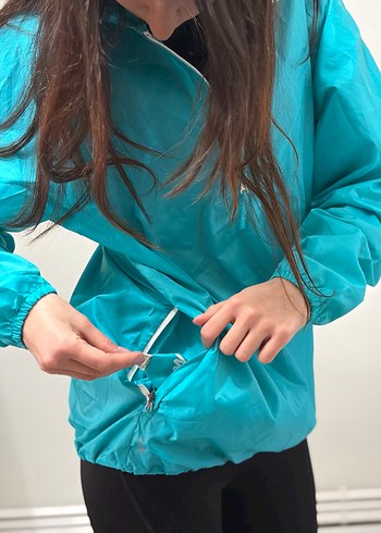 Turkuaz Kapüşonlu Uzun Kollu Kadın Yağmurluk DECATHLON - Görsel 8