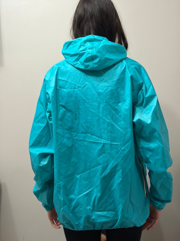 Turkuaz Kapüşonlu Uzun Kollu Kadın Yağmurluk DECATHLON - Görsel 3