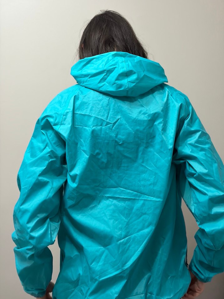 Turkuaz Kapüşonlu Uzun Kollu Kadın Yağmurluk DECATHLON - Görsel 2