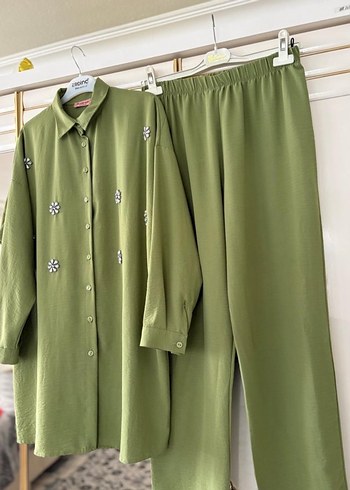 Nakışlı Kırmızı ve yeşil Uzun Kadın Takım - Görsel 8