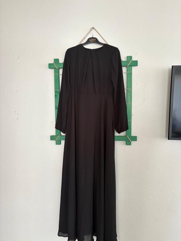 Siyah Uzun Drapeli Gotik Elbise - Görsel 3