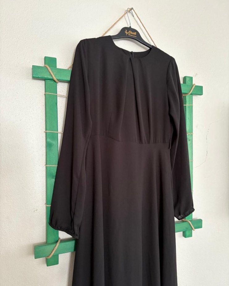 Siyah Uzun Drapeli Gotik Elbise - Görsel 2