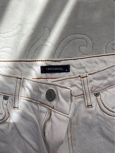 Trendyol & Milla Krem rengi mom jean