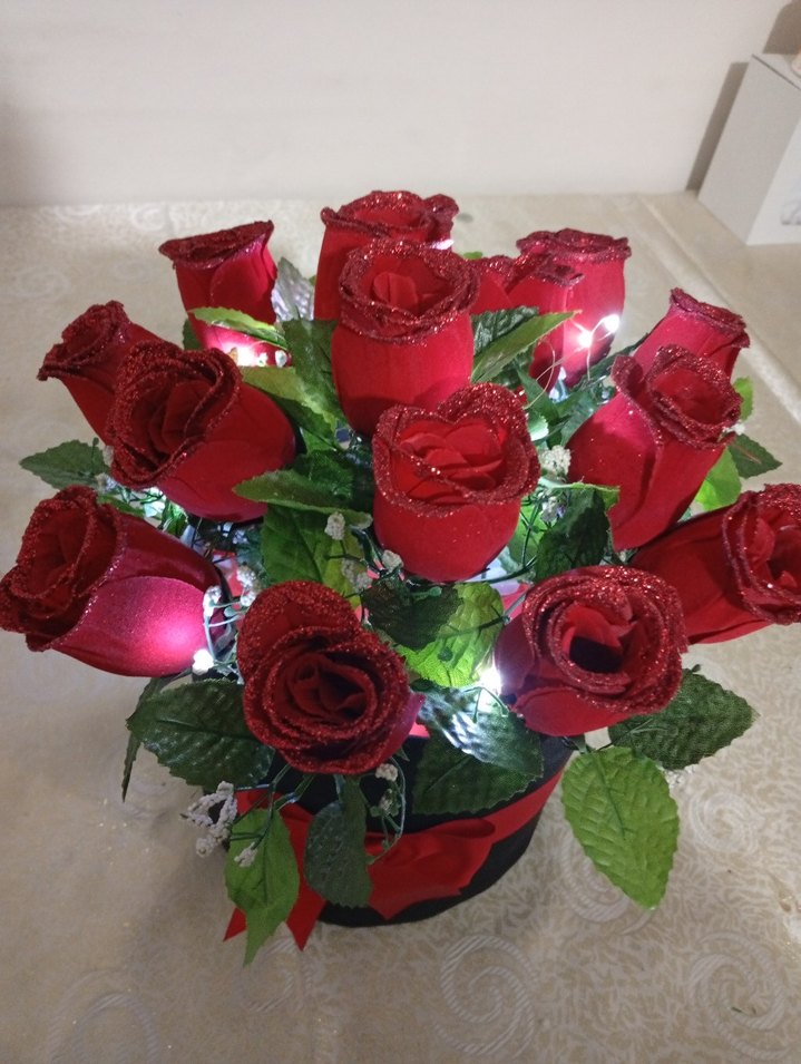 Kırmızı Güllü Dekoratif Hediye Kutusu - Görsel 4