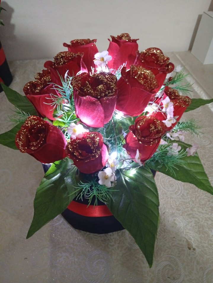 Kırmızı Güllü Dekoratif Hediye Kutusu - Görsel 2