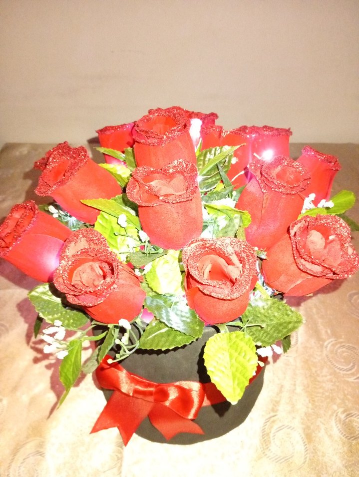 Kırmızı Güllü Dekoratif Hediye Kutusu - Görsel 5