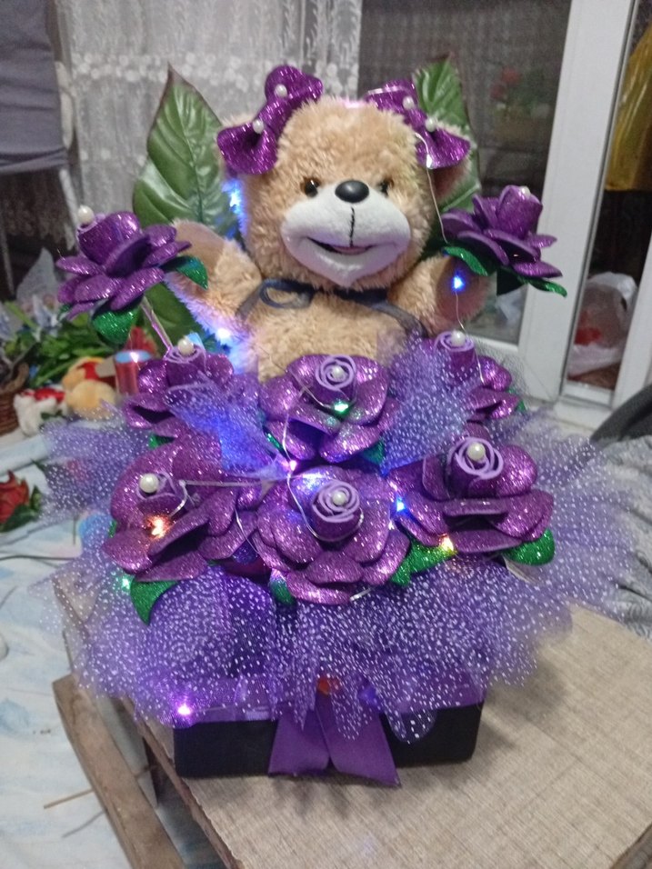 Mor Renkli Peluş Oyuncak ve Çiçek Aranjmanı - Görsel 4