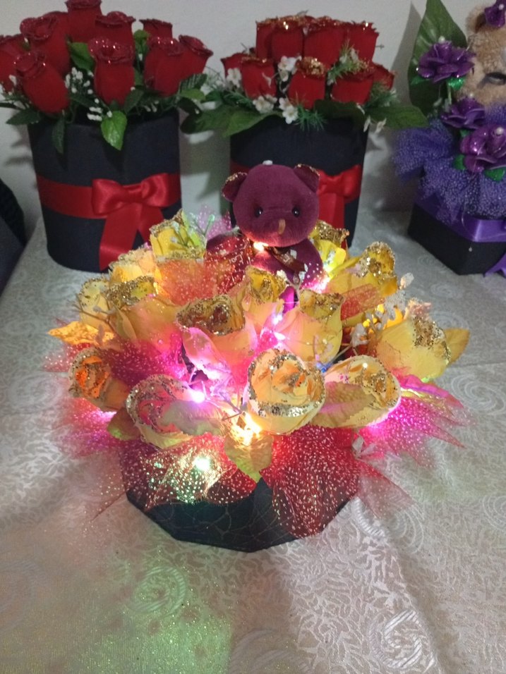 Renkli Parti Çiçek Aranjmanı ve Ayıcık - Görsel 2