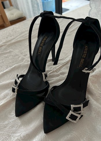 Siyah Süet Tokalı Stiletto Topuklu Kadın Ayakkabı
