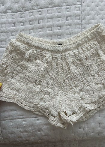 Dantel Detaylı Beyaz Bohem Mini Şort - Görsel 3