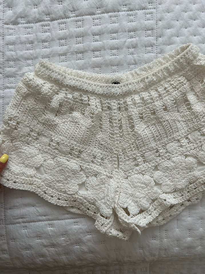Dantel Detaylı Beyaz Örgü Mini Şort - Görsel 5