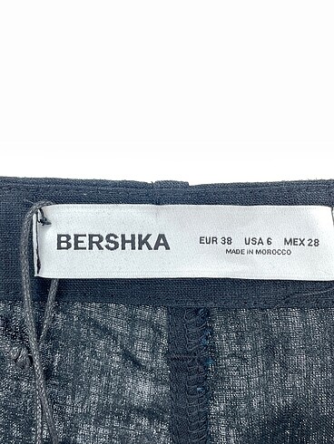 38 Beden siyah Renk Bershka Düz Kesim %70 İndirimli.