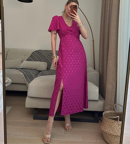 pembe saten elbise