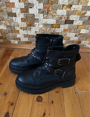 deichmann bot