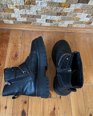 39 Beden deichmann bot