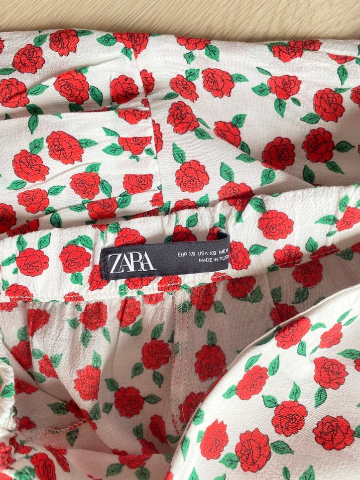 Kırmızı Çiçek Desenli Mini Etek - Görsel 3