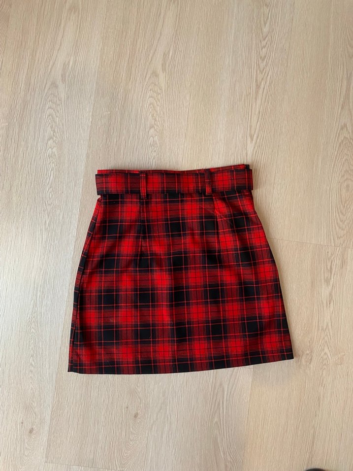 Kemerli Kırmızı Ekose Kısa Etek - Görsel 2
