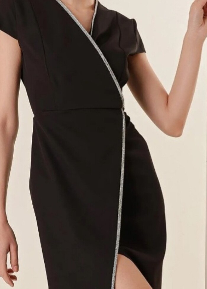 Kruvaze Yaka Yarım Ay Kollu Taş Detaylı Önü Yırtmaçlı Elbise - Görsel 3