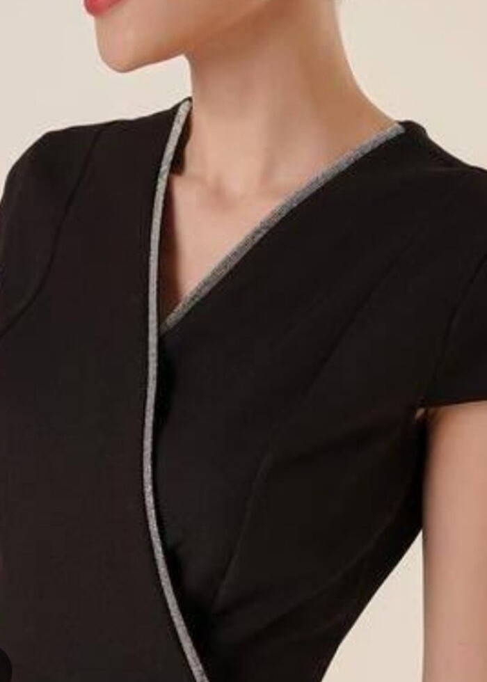 Kruvaze Yaka Yarım Ay Kollu Taş Detaylı Önü Yırtmaçlı Elbise - Görsel 4