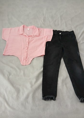 Pembe Kısa Kollu V Yaka Gömlek ve siyah kot pantolon ikili takım - Görsel 3