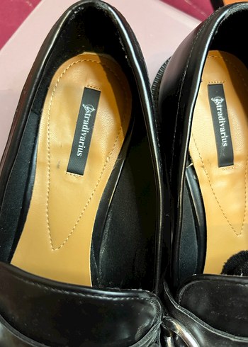 Stradivarius zincir detaylı makosen loafer - Görsel 2