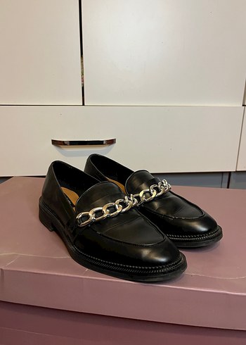 Stradivarius zincir detaylı makosen loafer - Görsel 3
