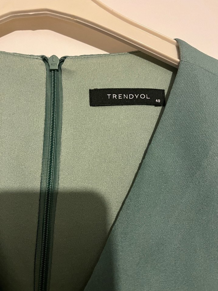 Yeşil Pilili V Yaka Kolsuz Elbise - Görsel 3