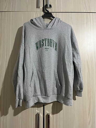 gri baskılı sweatshirt