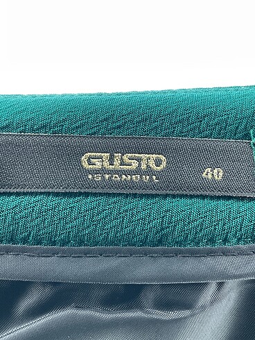 40 Beden yeşil Renk Gusto Düz Kesim %70 İndirimli.