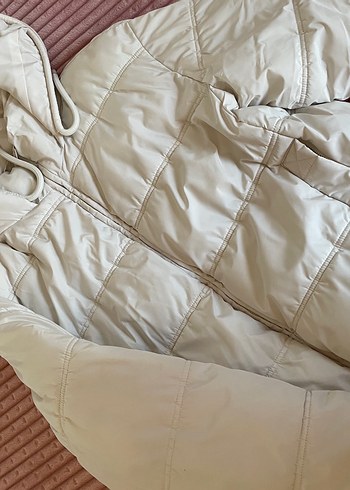 Zara Kadın Beyaz Kapüşonlu Fermuarlı Kaban