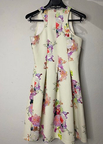 Çiçek Desenli Elbise - Görsel 2