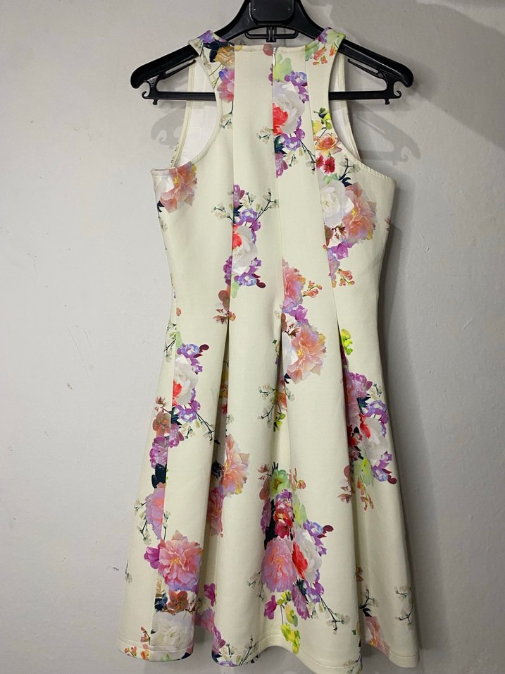 Çiçek Desenli Elbise - Görsel 2