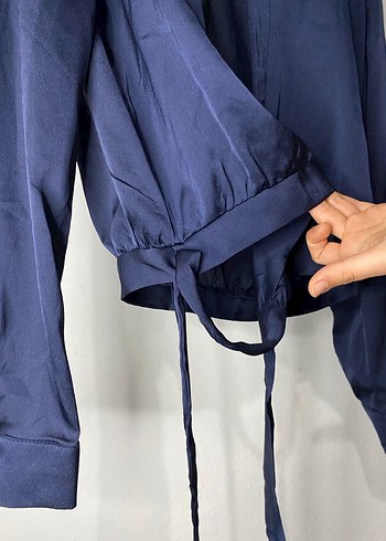 Kadın Mavi Saten Kemerli Uzun Kollu Bluz - Görsel 4