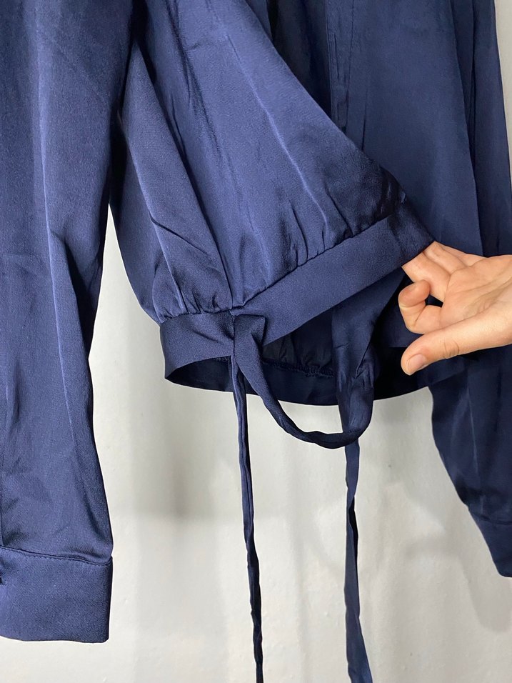 Kadın Mavi Saten Kemerli Uzun Kollu Bluz - Görsel 4