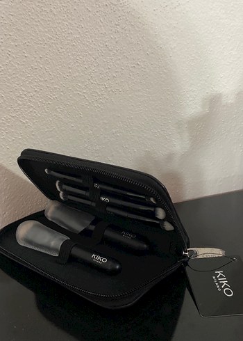 KIKO Milano Siyah Makyaj Fırçası Seti - Görsel 3