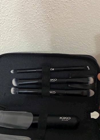 KIKO Milano Siyah Makyaj Fırçası Seti - Görsel 2