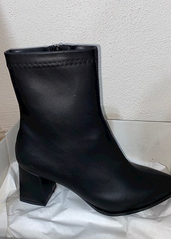 Siyah Deri Fermuarlı Kadın Topuklu Bot - Görsel 2