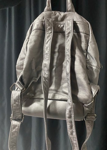 Gri Fermuarlı Kadın Sırt Çantası - Görsel 2