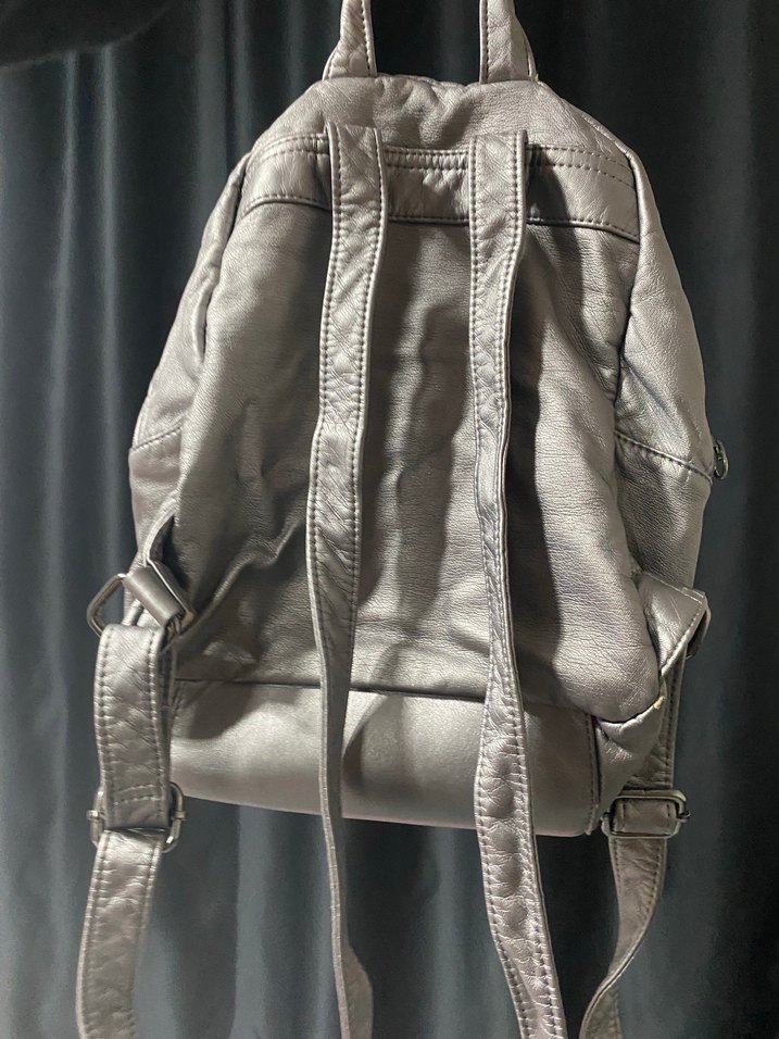 Gri Fermuarlı Kadın Sırt Çantası - Görsel 2