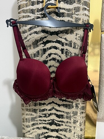 Bordo sütyen