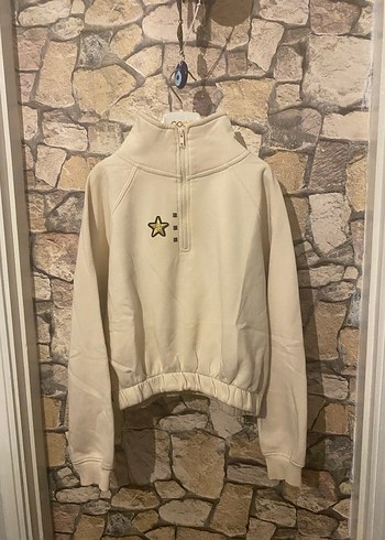 Nakışlı Beyaz Yarım Fermuarlı Sweatshirt