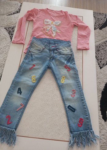 Pullu Baskılı Pembe Sweatshirt ve Püsküllü Kot Pantolon