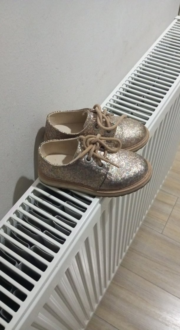 Kız Çocukları için Altın Renk Parlak Özel Ayakkabı - Görsel 2