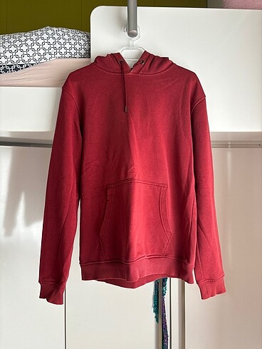 Kırmızı sweatshirt